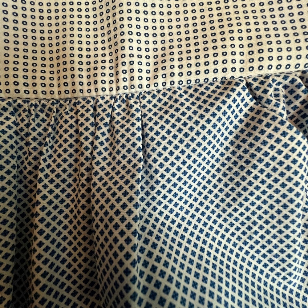 Kule women’s Anthropologie blue and white patterned skirt.  Size 6 - Picture 4 of 6